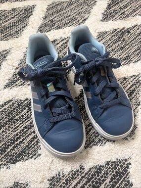 adidas Kids Navy Blue Lace-Up Sneakers size 1